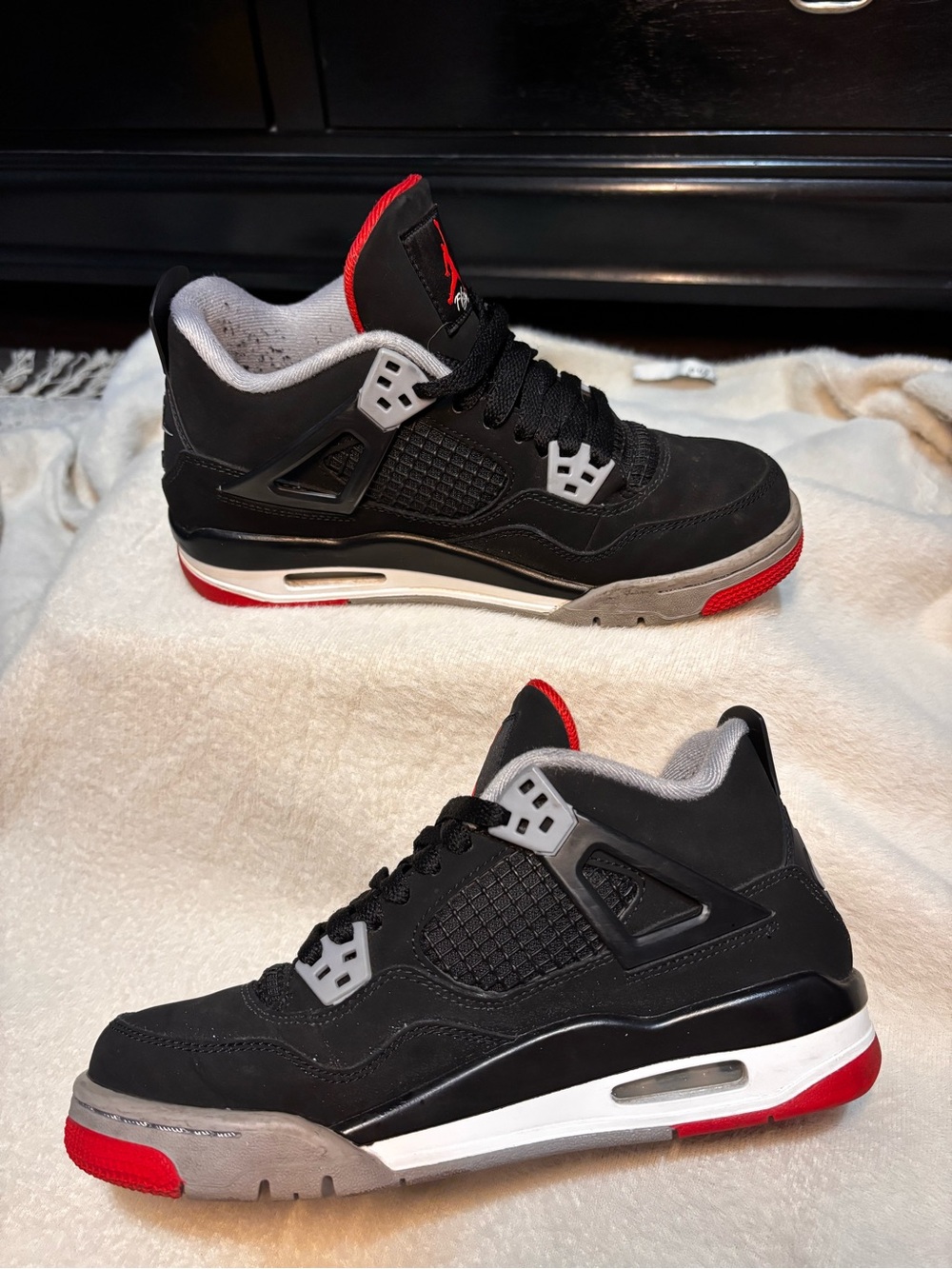 Jordan Men's Black and Red Retro Basketball Sneakers